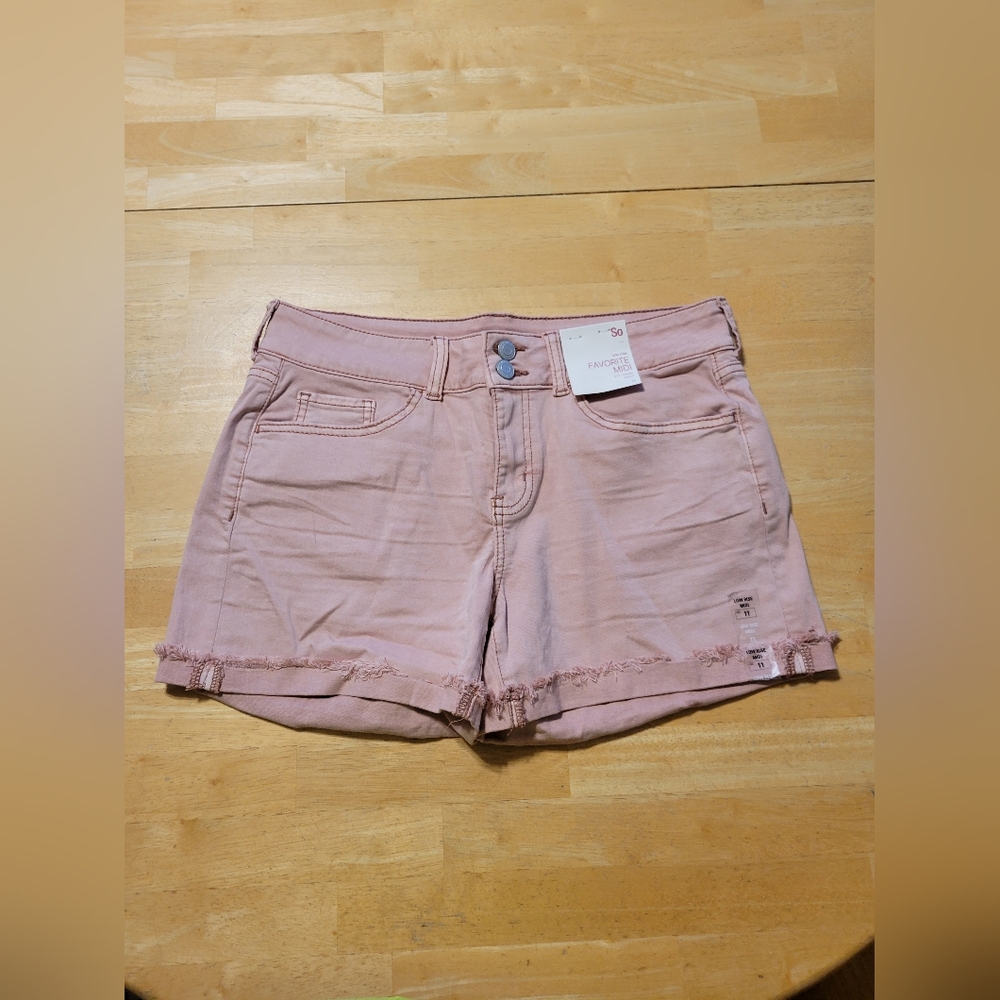 Shorts SO low-rise favorite midi 4" seam shorts size 11 juniors